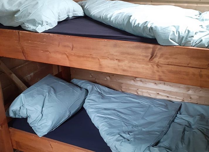 Unieke vuurtorenaccommodatie bij zonsondergang in Vakantiehuisje in Jislum, Friesland.