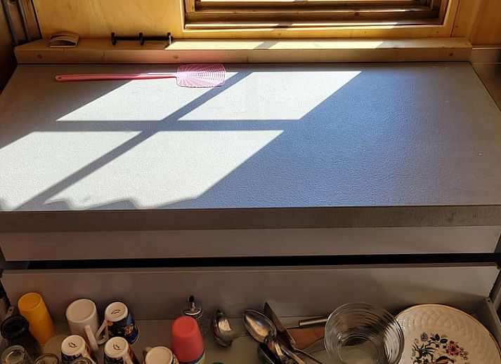 Zwemmen en plezier op het water bij Vakantiehuisje in Jislum, gelegen in het Friese platteland.