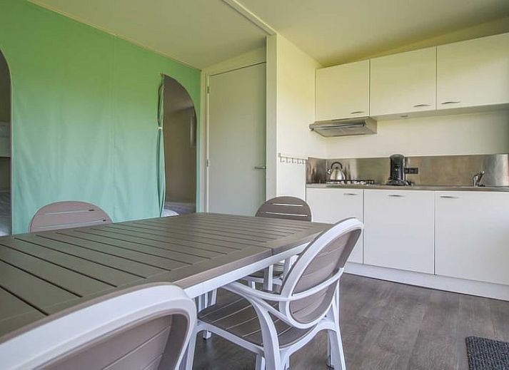 Vakantiehuisje in Jislum op het Friese platteland met een prachtig uitzicht op de natuur.