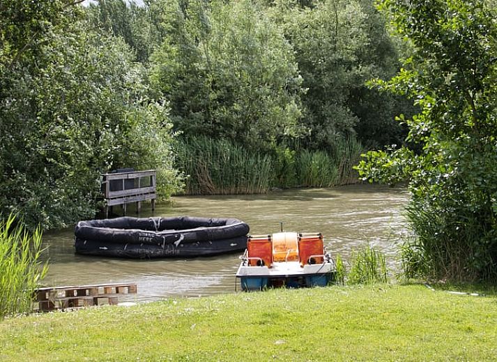 Moderne keuken in Vakantiehuisje in Jislum, perfect voor koken op het Friese platteland.