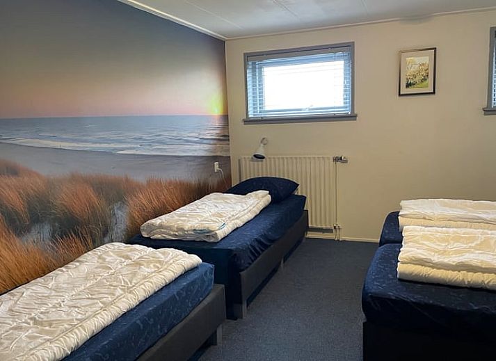 Stilvolle Bar und Lounge im Ferienhaus in Hegebeintum, ideal fuer Entspannung in der friesischen Landschaft.