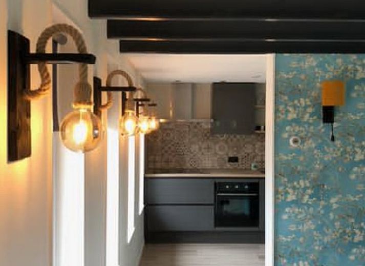 Rustieke vakantiewoning in Bartlehiem met aanlegsteiger en boot, gelegen in Friesland.