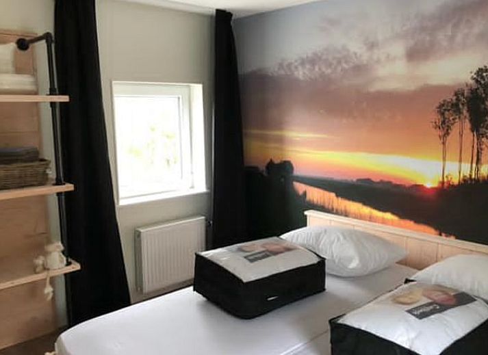 Rustieke vakantiewoning in Bartlehiem met aanlegsteiger en boot, gelegen in Friesland.