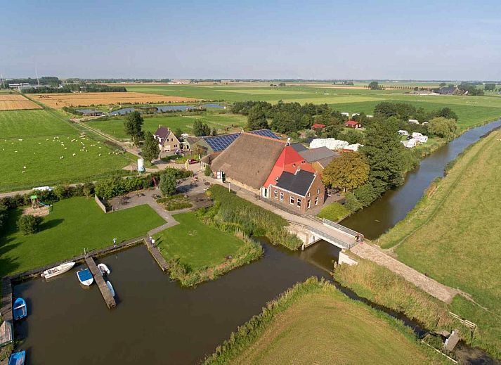 Verblijf 262908 • Vakantiewoning Het Friese platteland • Prachtig gelegen groepsaccommodatie voor 22 personen met