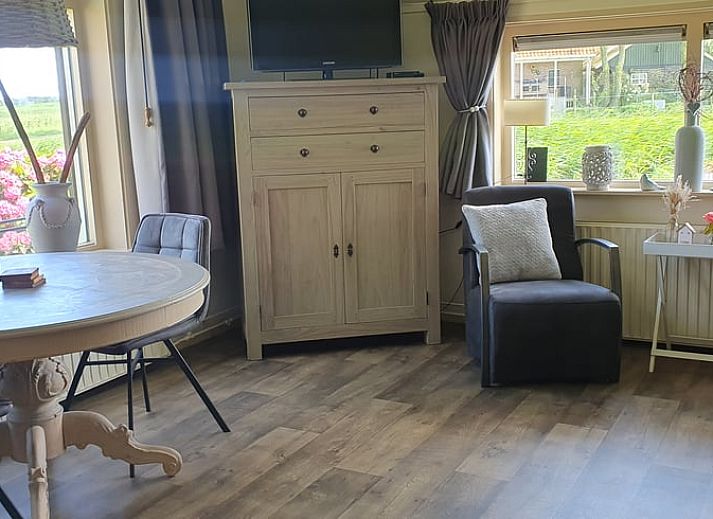 Charmantes Ferienhaus in Holwerd in der friesischen Landschaft mit traditioneller Architektur.