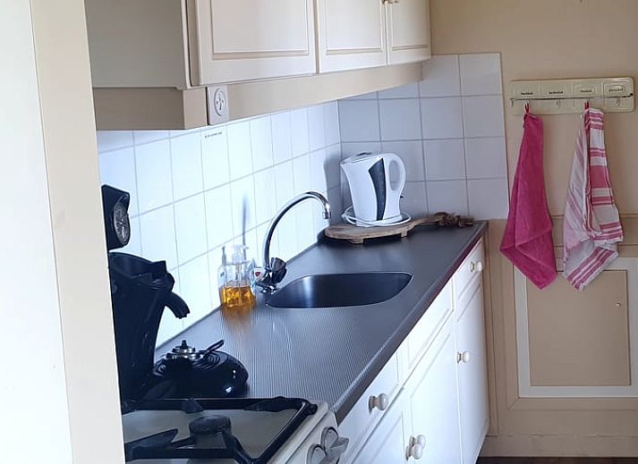 Gemuetliche Sitzecke im Ferienhaus in Holwerd mit Blick aufs Land.