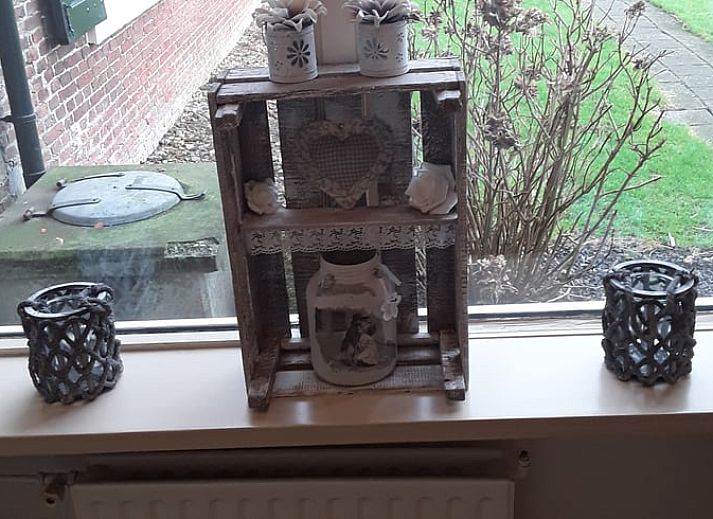 Gemuetliche Sitzecke im Ferienhaus in Holwerd mit Blick aufs Land.