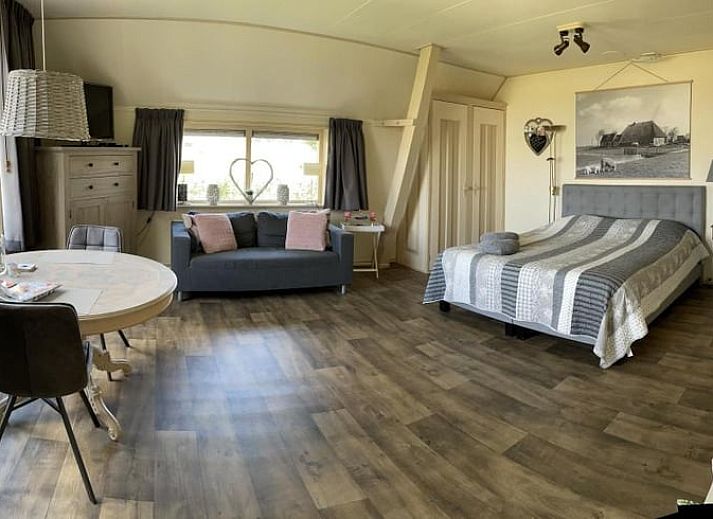 Panoramablick vom Wohnzimmer des Ferienhauses in Holwerd in Friesland.