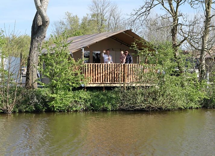 Huisje in Wommels, vakantiehuis aan het water op het Friese platteland in Friesland.