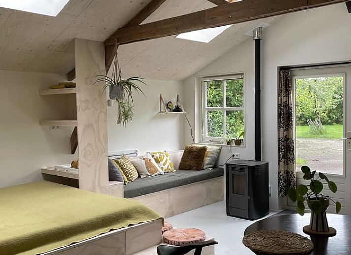 Enjoy the green garden at Holiday Home in De Tike in the Frisian countryside, Friesland.