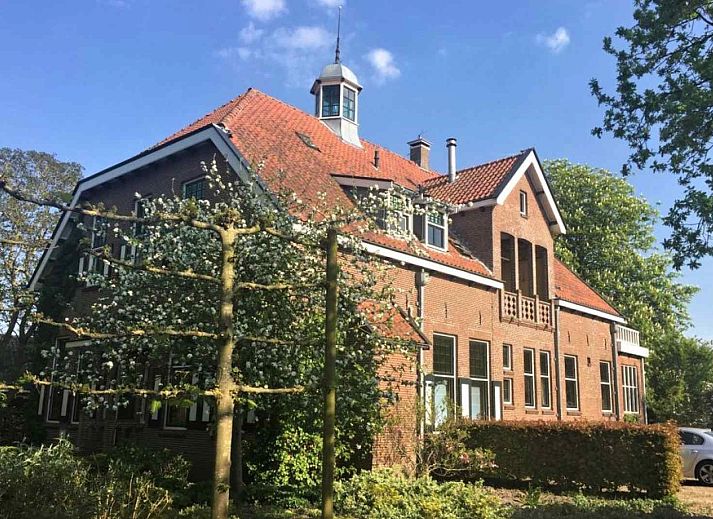 Verblijf 265003 • Vakantiewoning Het Friese platteland • Prachtige 11 persoons Villa nabij de Waddenzee 