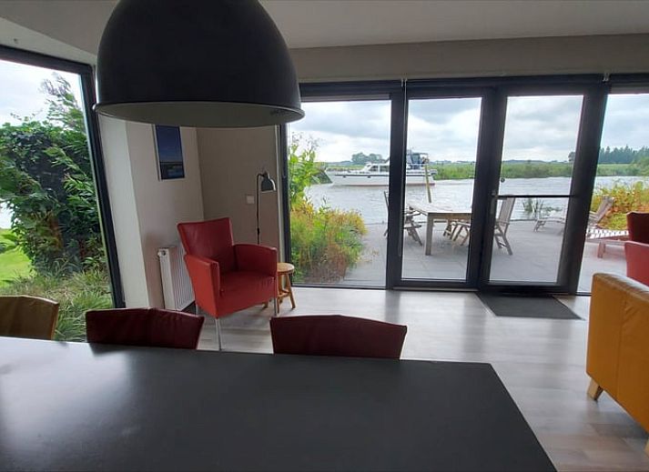 Spacious living room in vacation home Cottage in Jannum near Dokkum, located in the Frisian countryside in Friesland.