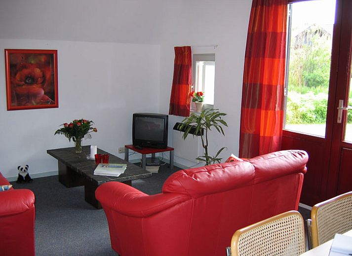 Het Kleine Huis bungalow met tuin en waterpartij in Lauwersmeer, Friesland, biedt rust en natuur op het Friese platteland.