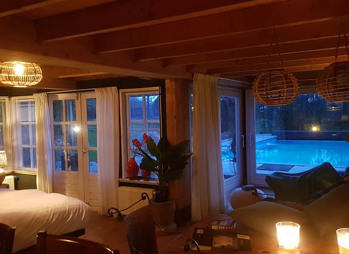 Vakantiehuis in Fochteloo met zwembad op het Friese platteland, ideaal voor een ontspannen verblijf in Friesland.