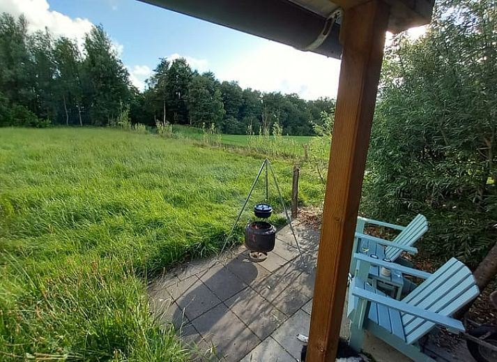 Gezellig terras van Vakantiehuisje in Tijnje, ideaal voor ontspanning in de frisse lucht van Friesland.