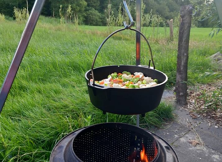 Gezellig terras van Vakantiehuisje in Tijnje, ideaal voor ontspanning in de frisse lucht van Friesland.