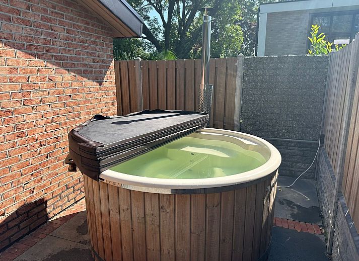 Verblijf 280113 - Vakantiewoning Rivierengebied - Brick Lodge met hottub | 6 personen