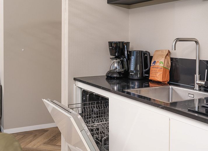 Das Cube XL mit Sauna liegt in Lathum, Gelderland, und bietet ein luxurioeses Ferienhaus mit einer Terrasse und herrlichem Blick auf das Rivierengebied.