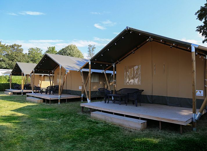 Row safari tents in Lathum, Rivierengebied, ideal for glamping in Gelderland.