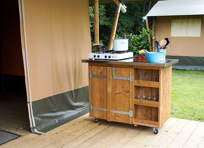 Row safari tents in Lathum, Rivierengebied, ideal for glamping in Gelderland.