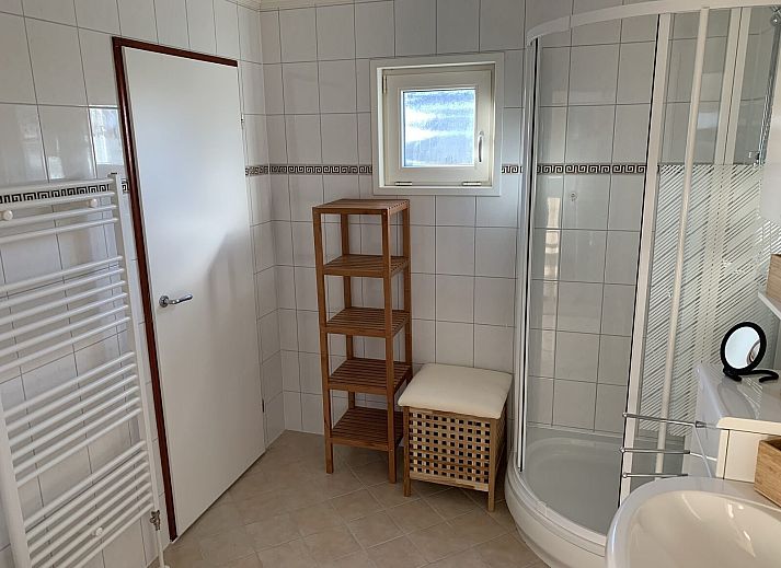 Zand Lodge in Lathum, Gelderland showcases a stylish exterior with modern architecture, perfect for a vacation in the River Region.