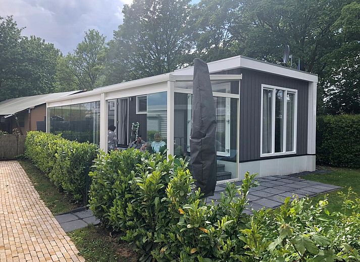 Stylish kitchen of Heath Lodge in Lathum, Gelderland, fully equipped for comfortable vacation accommodation.