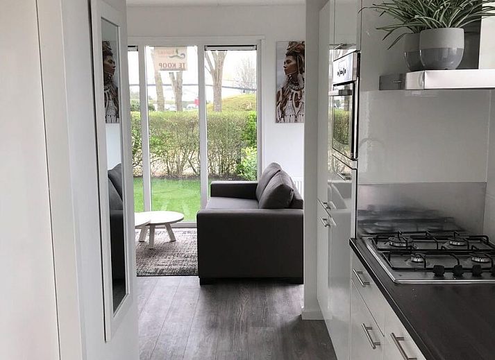 Stylish kitchen of Heath Lodge in Lathum, Gelderland, fully equipped for comfortable vacation accommodation.