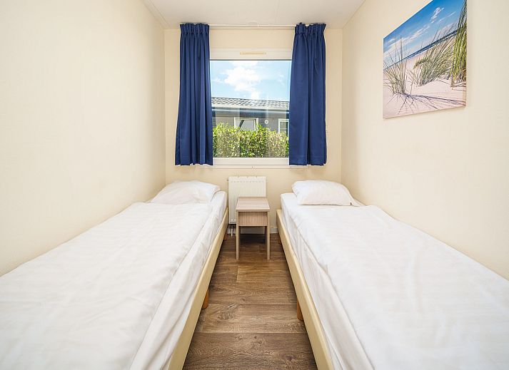 Veranda van de Veluwe Lodge met hottub in Lathum, perfect voor buiten dineren in de natuur van Gelderland.