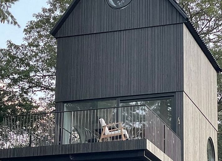 Modernes Ferienhaus in Arnheim mit Blick auf das bewaldete Rivierengebied, Gelderland.