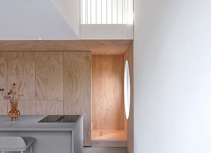 Nebelverhangenes Ferienhaus in Arnheim, gelegen im Rivierengebied, Gelderland.