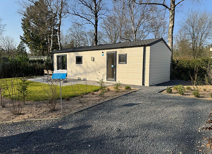 Chalet in Arnhem met zonnige veranda, gelegen in het Rivierengebied van Gelderland.