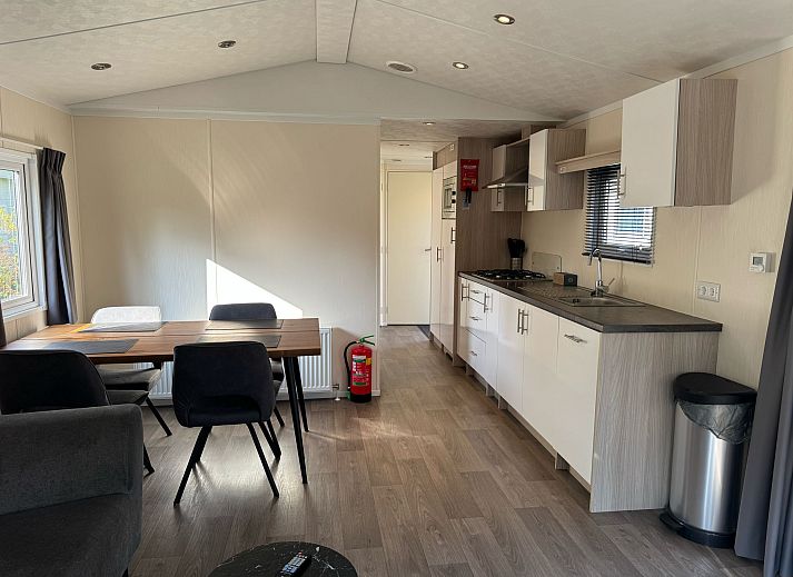 Chalet in Arnhem met zonnige veranda, gelegen in het Rivierengebied van Gelderland.