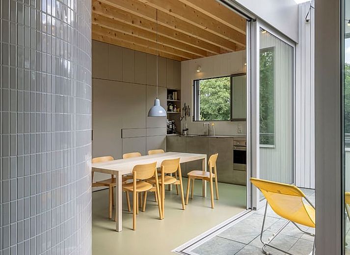 Ferienhaus in Arnheim, umgeben von ueppiger Natur in Gelderland, Rivierengebied.