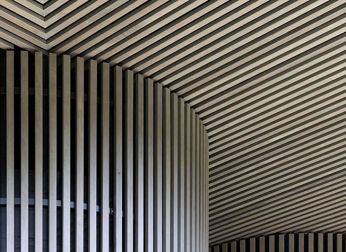 Interieur eines Ferienhauses in Arnheim mit moderner Einrichtung und Terrasse in Gelderland.