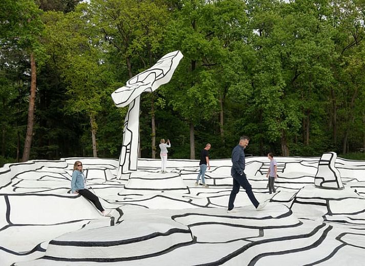 Gemuetliches Wohnzimmer mit farbenfroher Einrichtung im Ferienhaus in Arnheim, Gelderland.