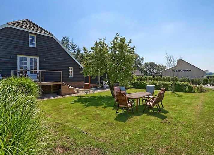 Huisje in Culemborg, vakantiehuis in Rivierengebied, Gelderland met unieke gevel en rustieke charme.