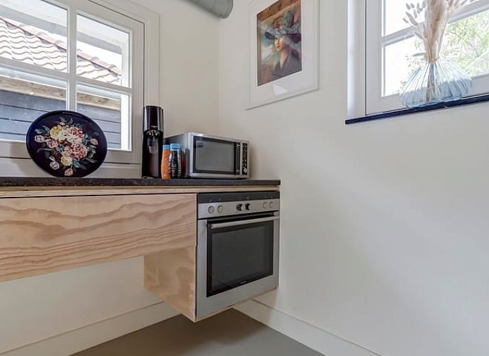 Terras van Huisje in Culemborg, vakantiehuis in Rivierengebied, Gelderland met groene tuin en zitgelegenheid.