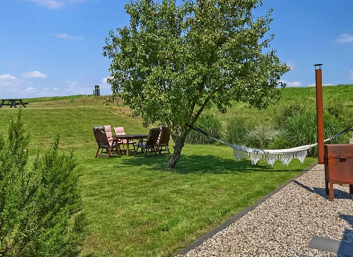 Knusse woonkamer in Huisje in Culemborg, vakantiehuis in Rivierengebied, Gelderland met gezellige inrichting.