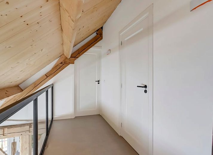 Knusse woonkamer in Huisje in Culemborg, vakantiehuis in Rivierengebied, Gelderland met gezellige inrichting.