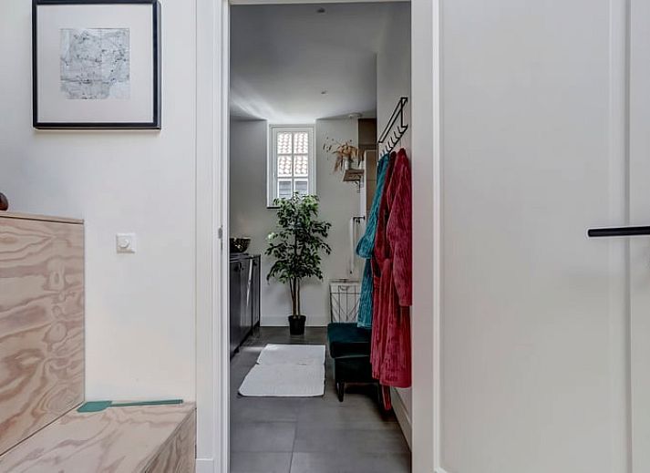 Knusse woonkamer in Huisje in Culemborg, vakantiehuis in Rivierengebied, Gelderland met gezellige inrichting.