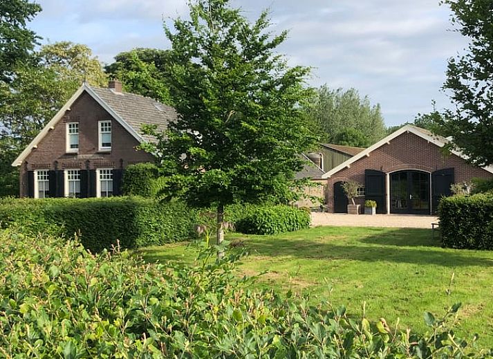 Vacation cottage in Buren, charming entrance in the River Region of Gelderland.