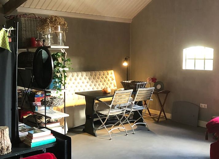 Vacation cottage in Buren, stylish kitchen with appliances in Rivierengebied, Gelderland.