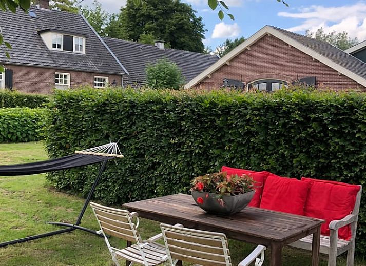 Cottage in Buren, cozy bathroom with decorations in Riverside, Gelderland.