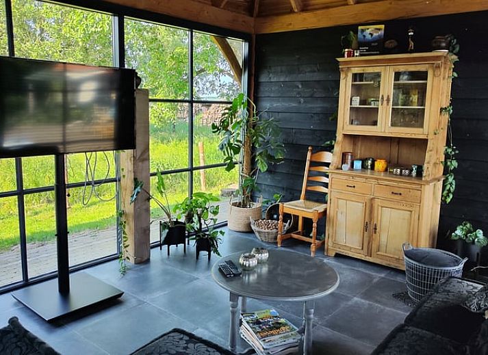 Moderne Kueche im Ferienhaus in Herveld, Gelderland. Vollstaendig ausgestattet mit Blick auf den River District.