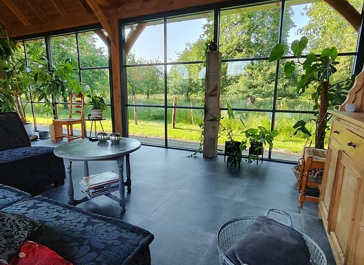 Moderne Kueche im Ferienhaus in Herveld, Gelderland. Vollstaendig ausgestattet mit Blick auf den River District.