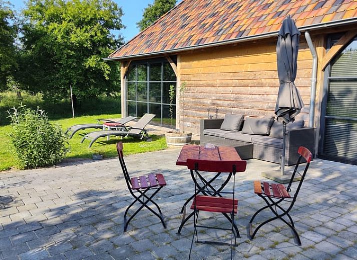 Esszimmer im Landhaus in Herveld, Gelderland. Gemuetlicher Ort mit Blick auf die umliegende Landschaft.