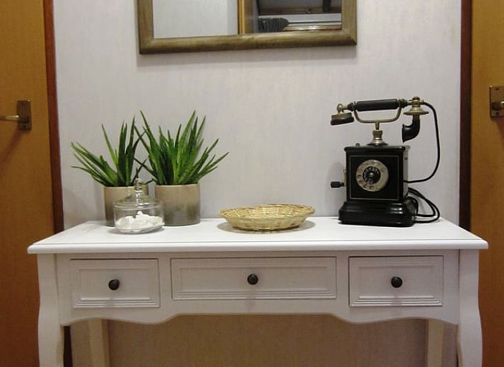 Covered veranda of vacation home in Wolfheze, ideal for relaxing moments in Gelderland.