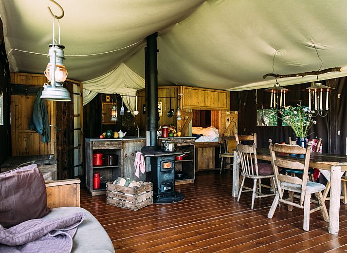 Verblijf 286504 - Tenthuis Rivierengebied - Tenthuisje met warme privédouche naast de tent met Hottub