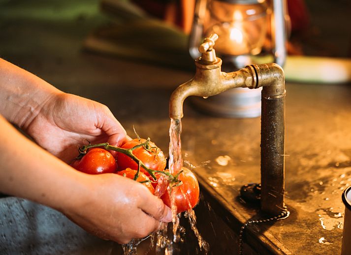 Verblijf 286504 - Tenthuis Rivierengebied - Tenthuisje met warme privédouche naast de tent met Hottub