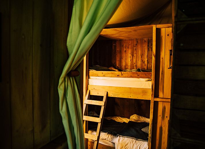 Verblijf 286504 - Tenthuis Rivierengebied - Tenthuisje met warme privédouche naast de tent met Hottub